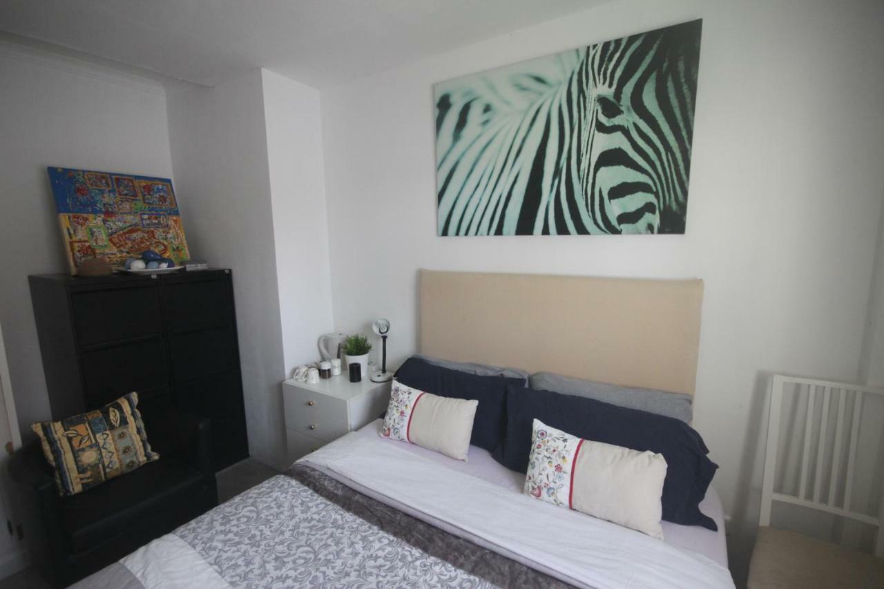 Little Peaceful Retreat Room With Bath, Heating, Terrace, Free Wifi Fridge Easy Parking Марбелья Екстер'єр фото